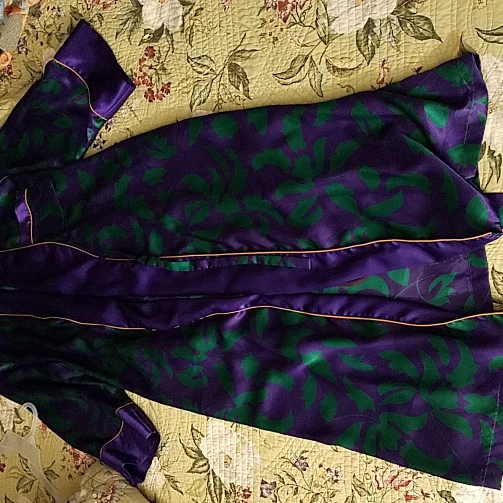Vintage Victoria's Secret Gold Label Robe - Picture 10 of 16